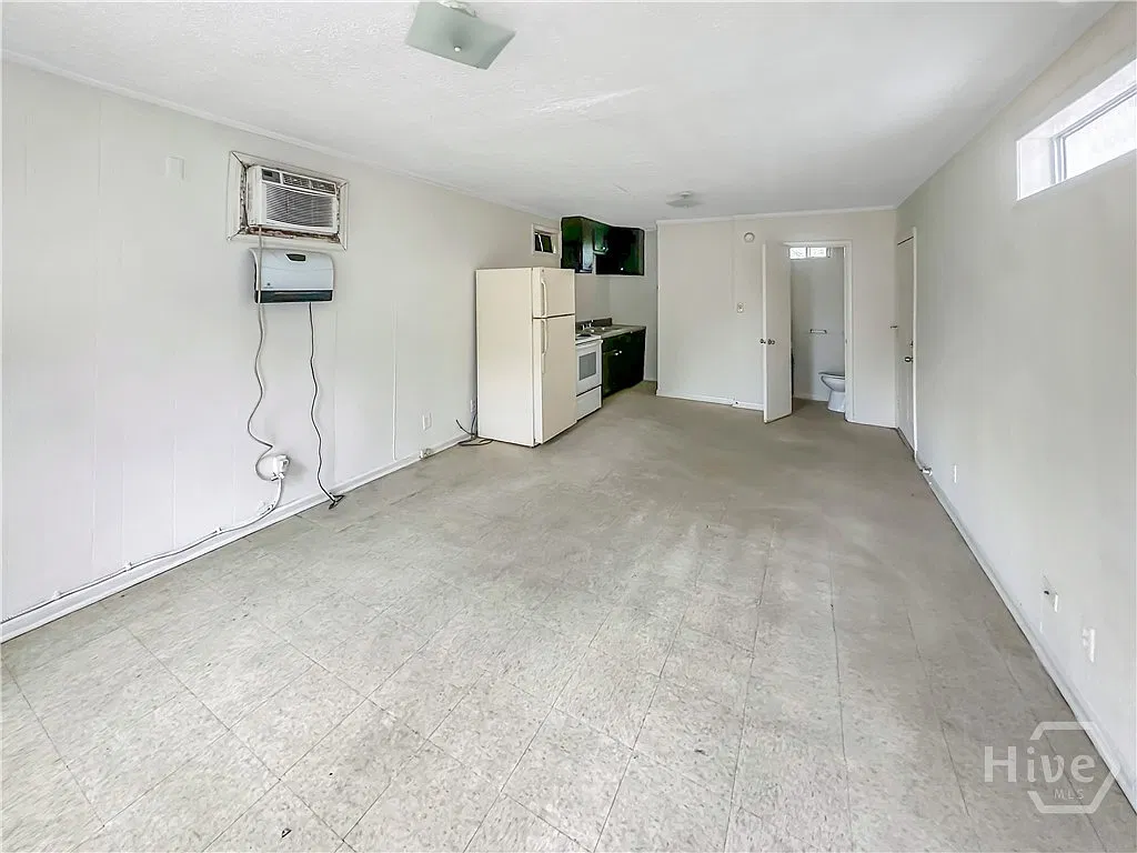 1 bed, 1.0 bath, 450 sqft, $875 — Photo 2