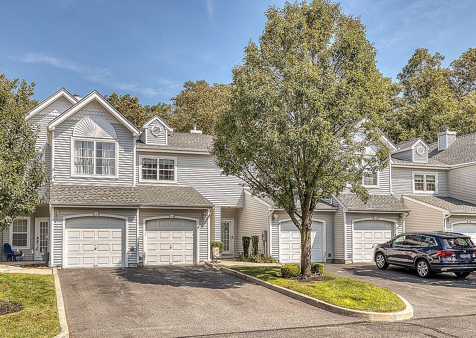 1st image of 218 Windward Ct N