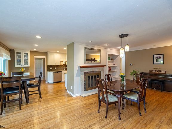 4th image of 27087 Hilliard Blvd