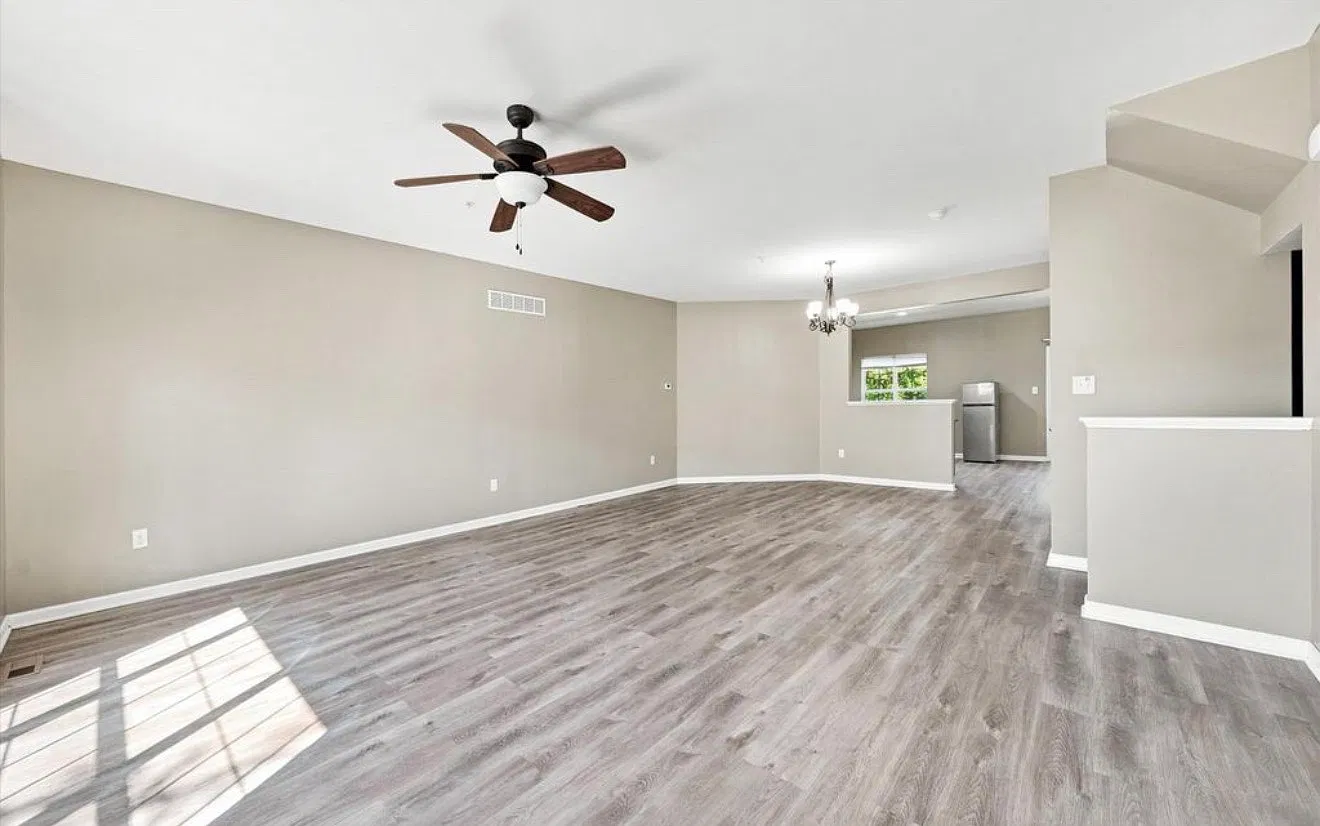 3 bed, 2.5 bath, 2500 sqft, $2,495 — Photo 4