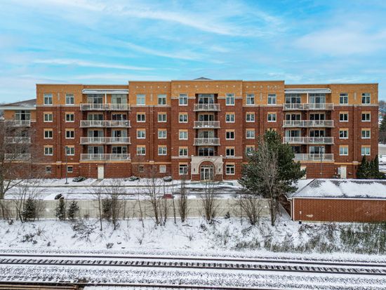 500 E Saint Charles Rd APT 302, Lombard, IL 60148