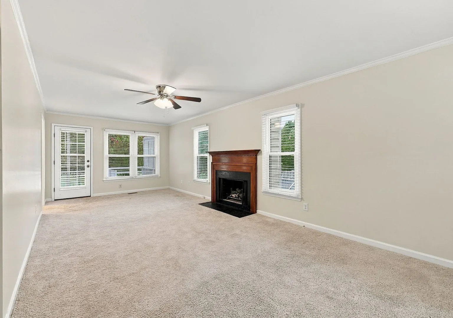 3-Bedroom Hedingham Home with Golf Course Views & Expansive Deck — Photo 4