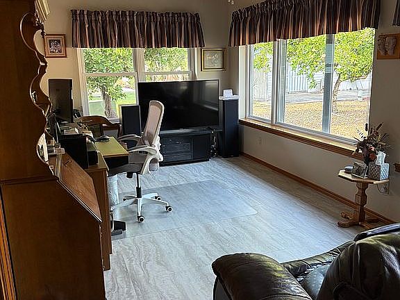 Computer tv sun room