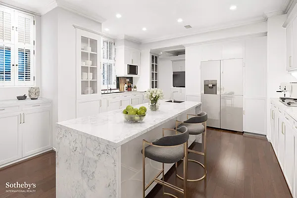 Sold by Sotheby's International Realty | media 23