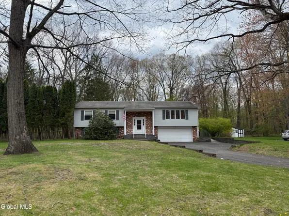 11 Acorn Avenue, Clifton Park, NY 12065