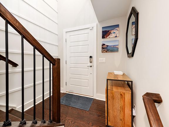 5th image of 16031 Roscoe Ln