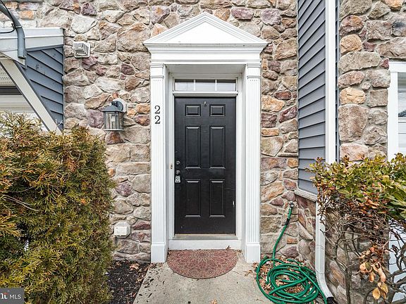 4th image of 22 River Ln