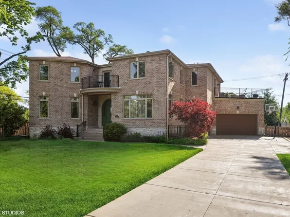 915 Glenshire Rd, Glenview, IL 60025