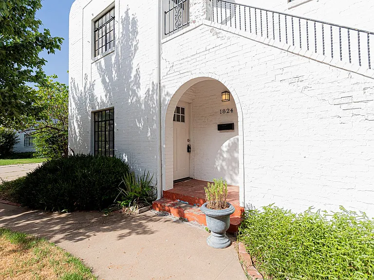 1824 Carey Pl #1 — Photo 2