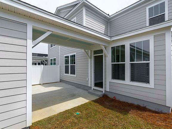 1064 Longwood Bluffs Circle