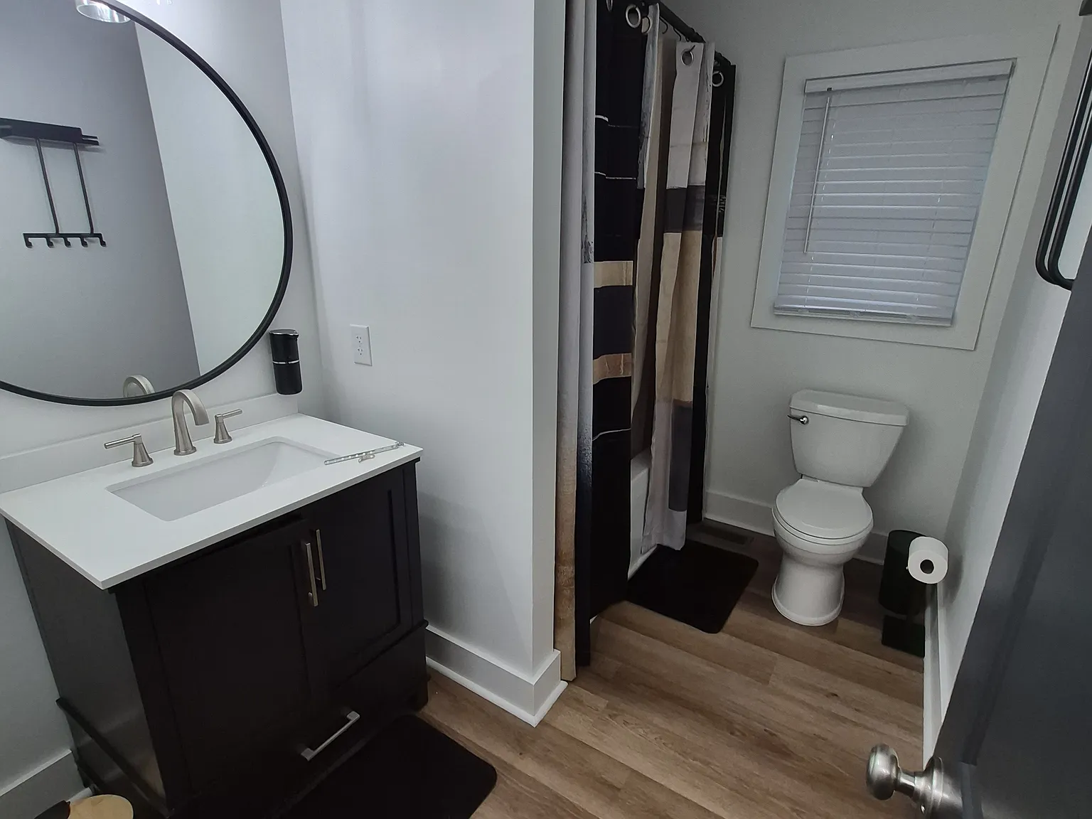 6 bed, 1928 sqft, $1,100 — Photo 2
