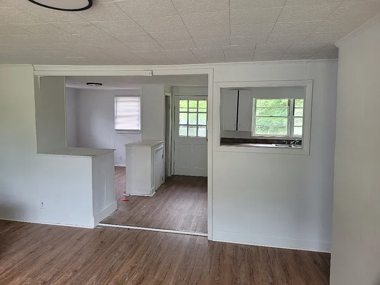 429 SE Railroad St — Photo 3