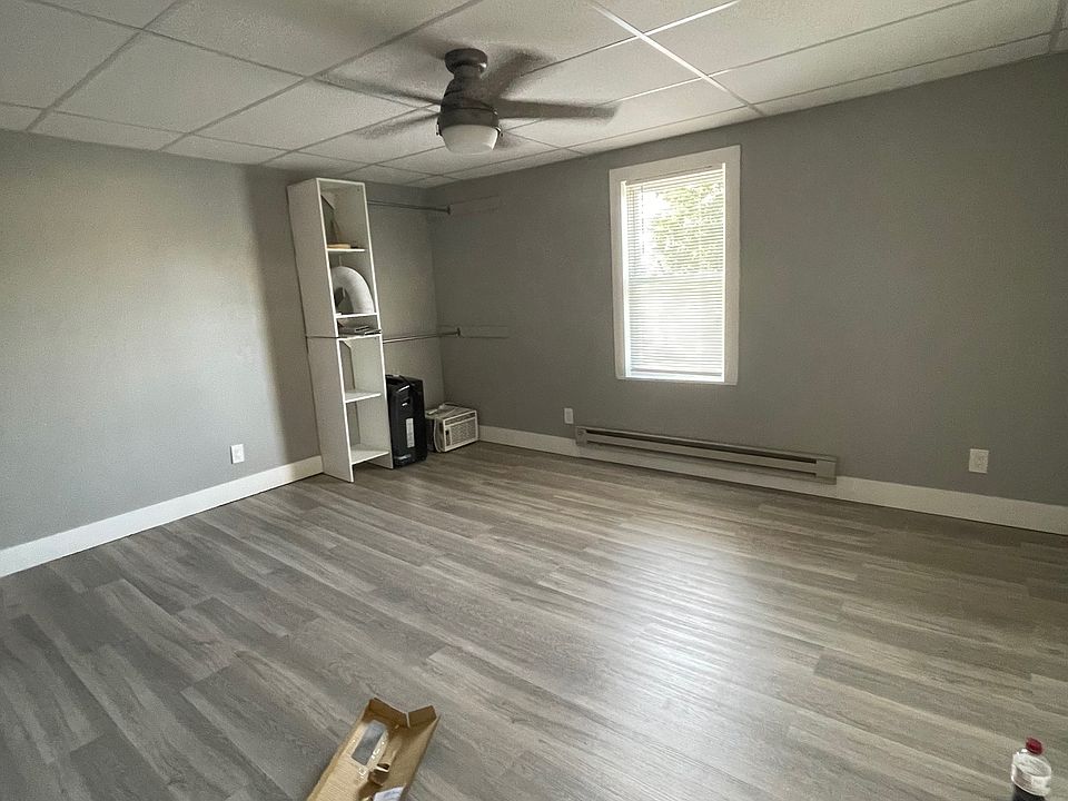 Front room or Bedroom connected to the Kitchen and other Bedroom/Living Room