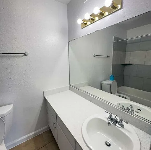 Inglewood Village Apartments — Photo 56