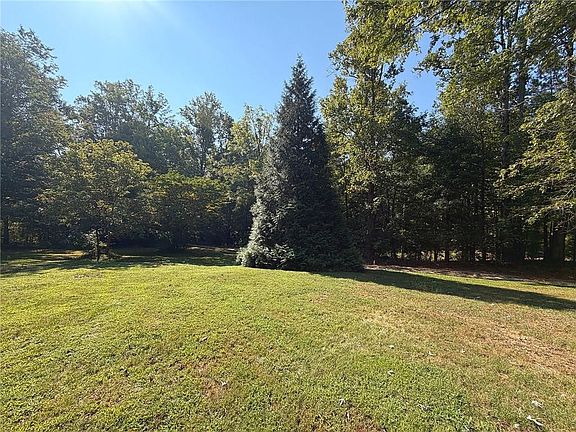 4th image of 724 Upper Bethany Rd