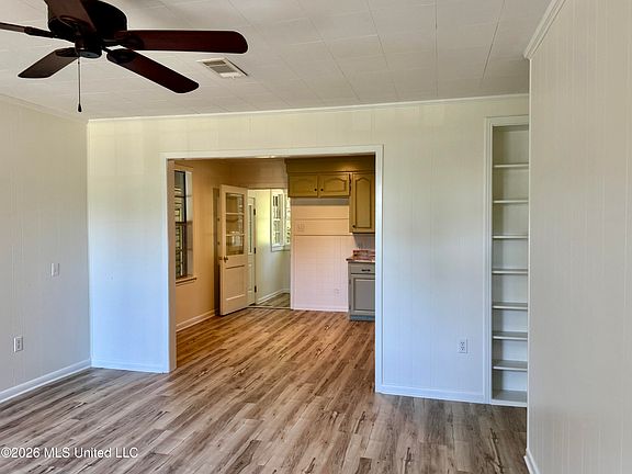 5th image of 3605 Ridgewood Rd