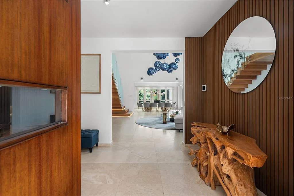 5 bed, 4.5 bath, 4224 sqft, $30,000 — Photo 3