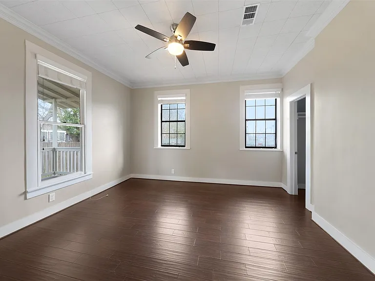 309 Pecore St — Photo 27