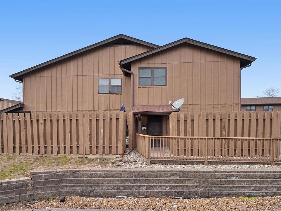 1st image of 401 Whitehall Ct