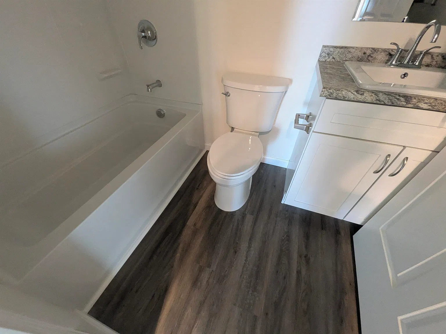 2 bed, 1.0 bath, 1100 sqft, $2,750 — Photo 3