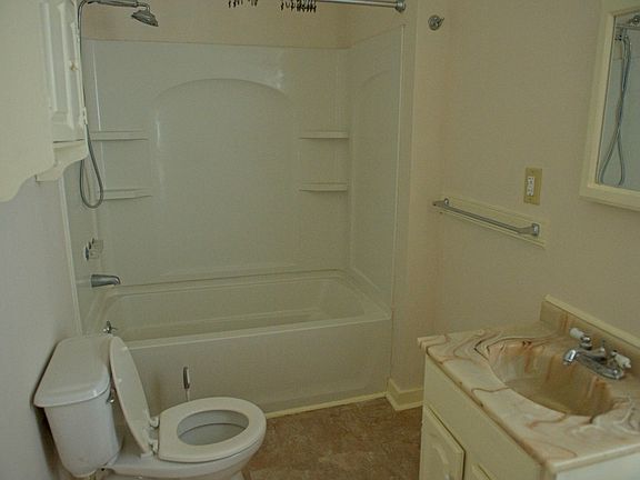 4th image of 1387 Central Ave