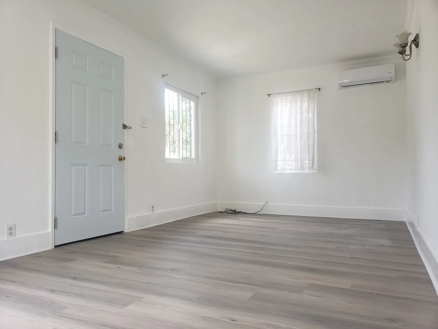 2 bed, 600 sqft, $2,200 — Photo 1