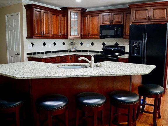 additional seating at the kitchen island/breakfast bar