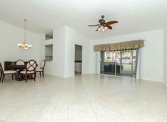 3rd image of 10806 King George Ln #2603