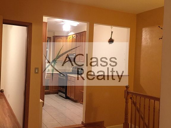 4th image of 2582 44th St APT 2F