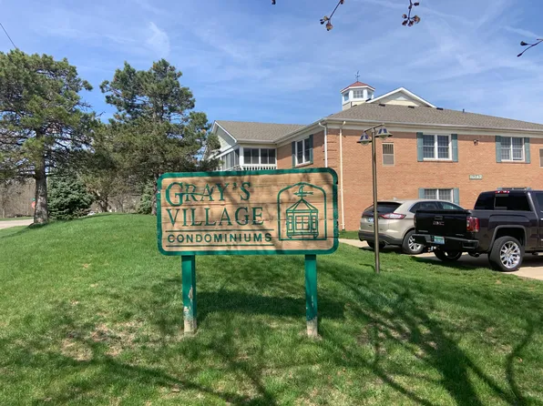 8247 Grays Dr APT A4, Grosse Ile, MI 48138