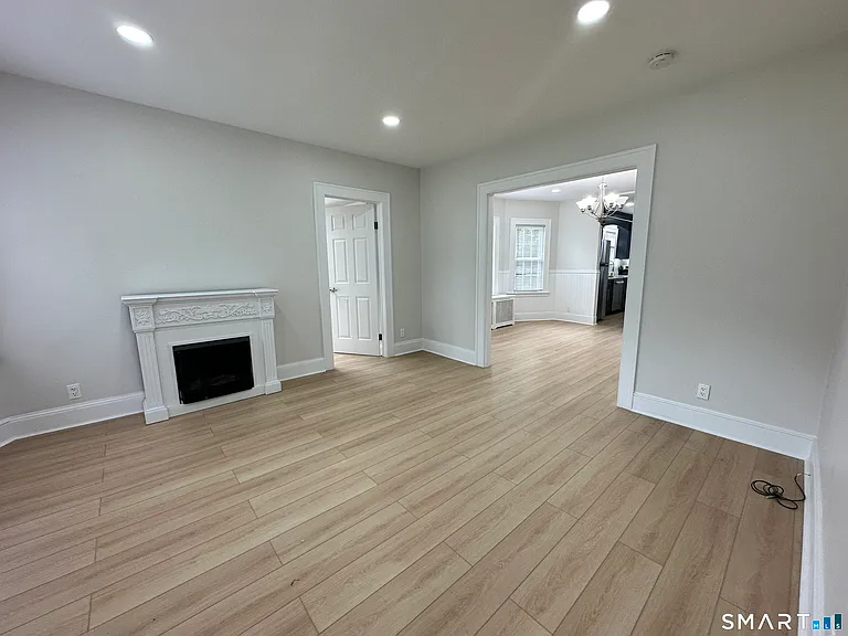 332 Robbins St — Photo 7