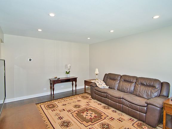 5th image of 4709 N Oriole Ave