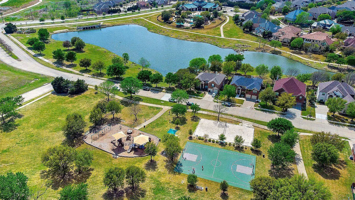 4 bed, 2.5 bath, 2478 sqft, $3,250 — Photo 3