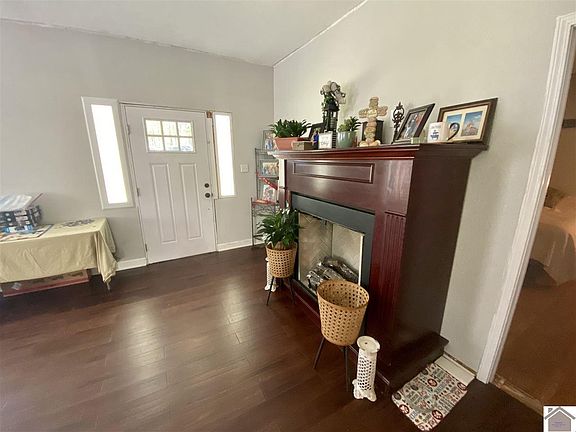 3rd image of 210 Elm St