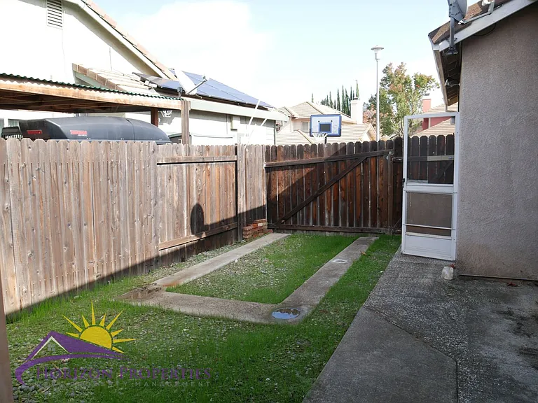 9472 Clementine Way — Photo 29