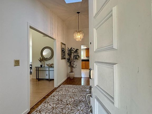 3rd image of 109 Chinquapin Court