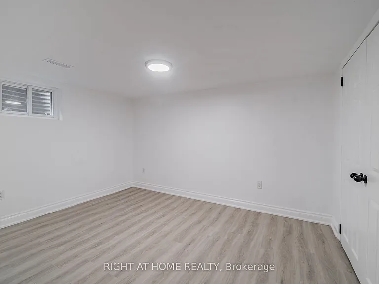 899 Florell Dr — Photo 10