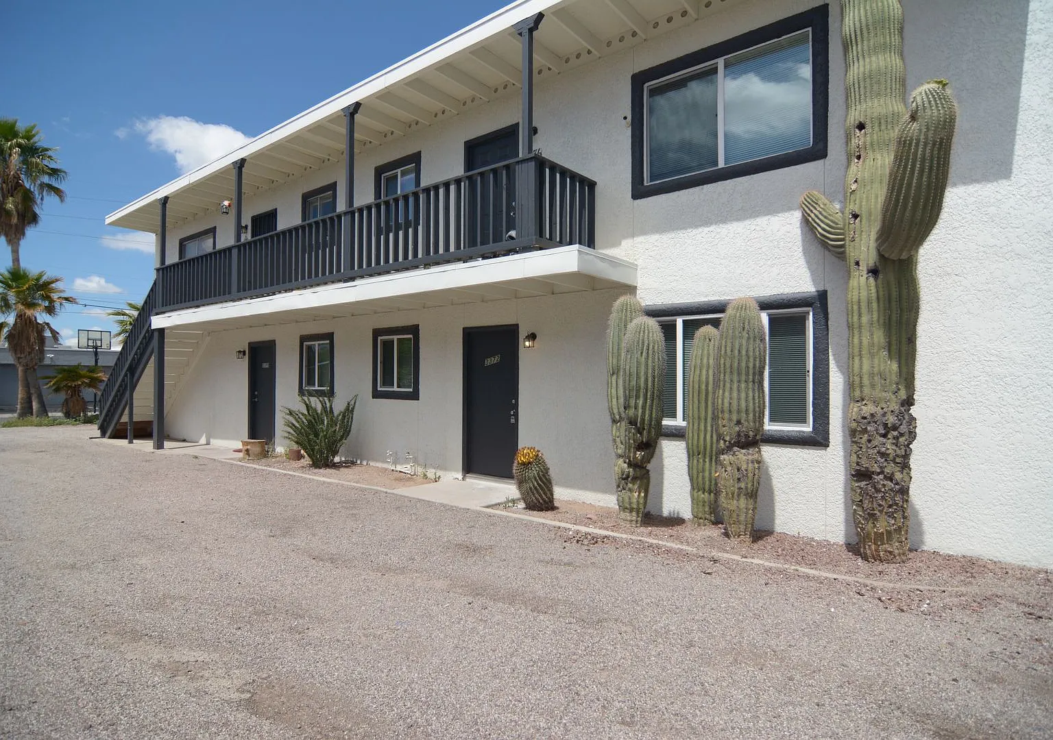 Recently Remodeled 2 Bedroom 1 Bath Fourplex! Great Central Location! — Photo 1