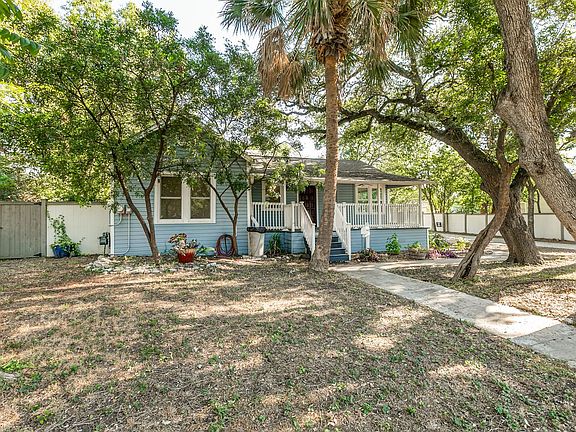2nd image of 445 E Mistletoe Ave