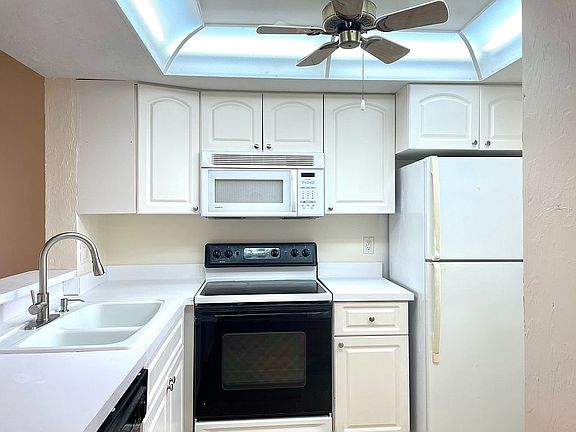 3rd image of 12538 SW Kingsway Cir APT 601