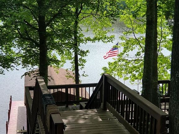 4th image of 560 Long Branch Dr
