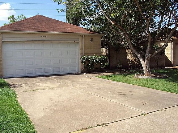 2nd image of 14919 Heritage Wood Dr