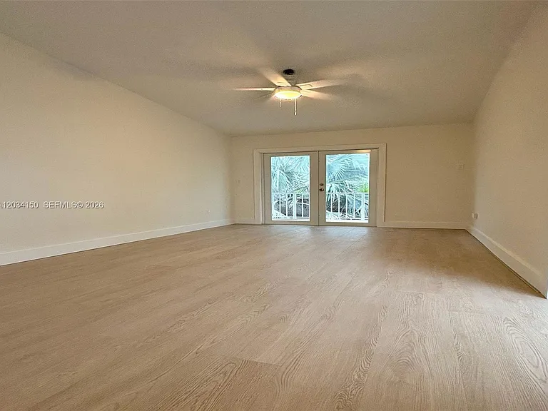 136 Marina Ave — Photo 2