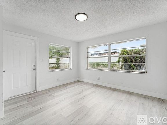 4th image of 448 NW 3rd Ave