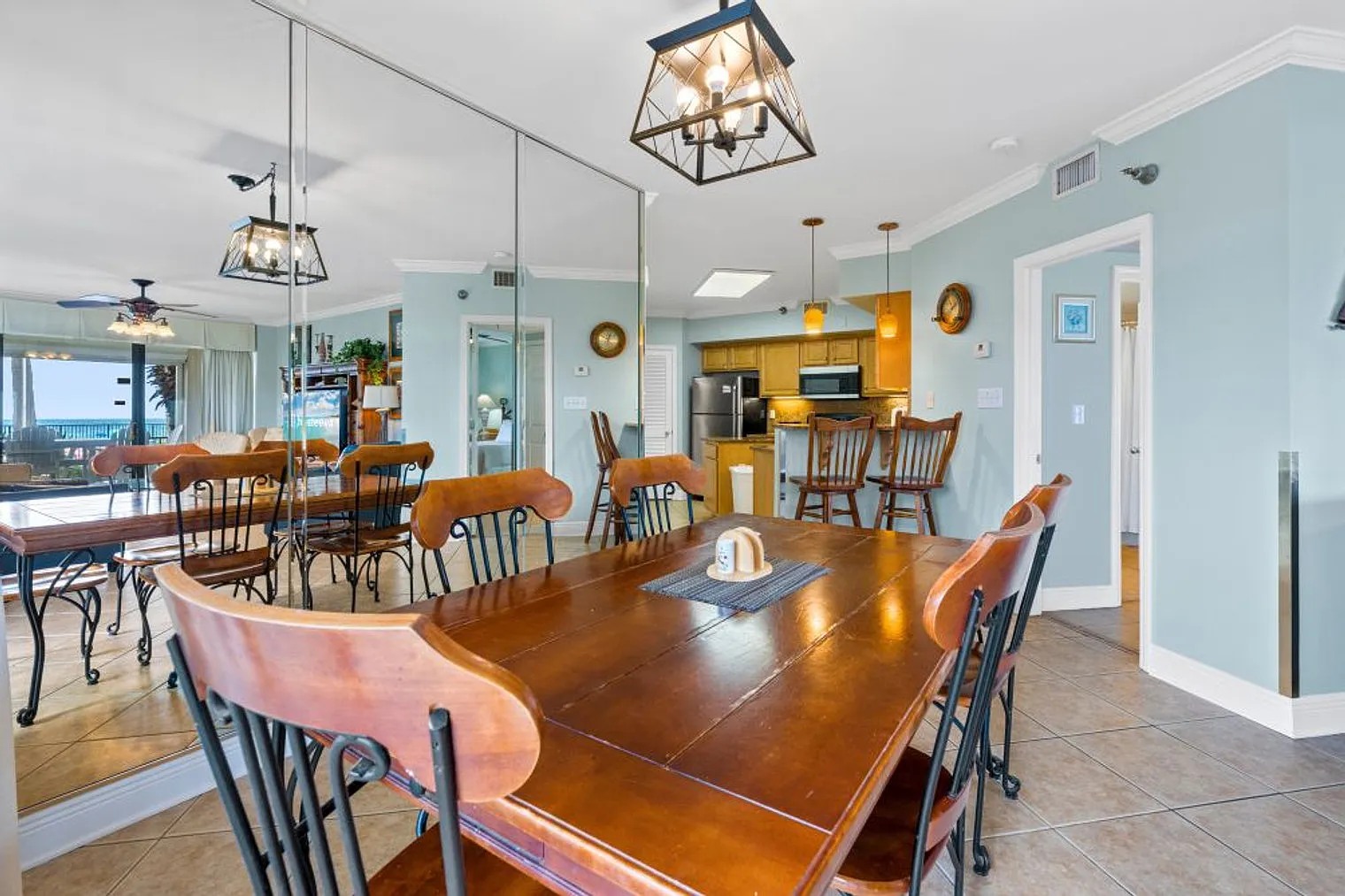 3 bed, 2.0 bath, 1270 sqft, $4,519 — Photo 3