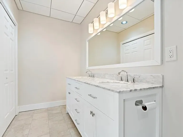 108 W Jefferson St #702 — Photo 9