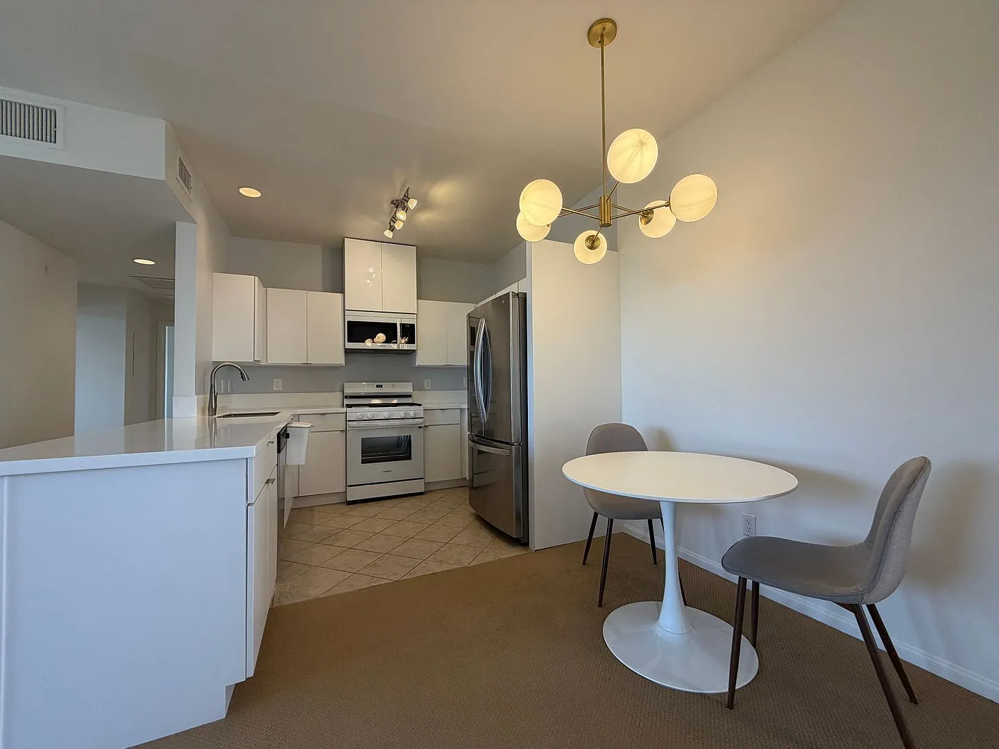 2 bed, 2.0 bath, 1100 sqft, $2,595 — Photo 2