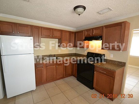 3rd image of 917 Lotus Ave