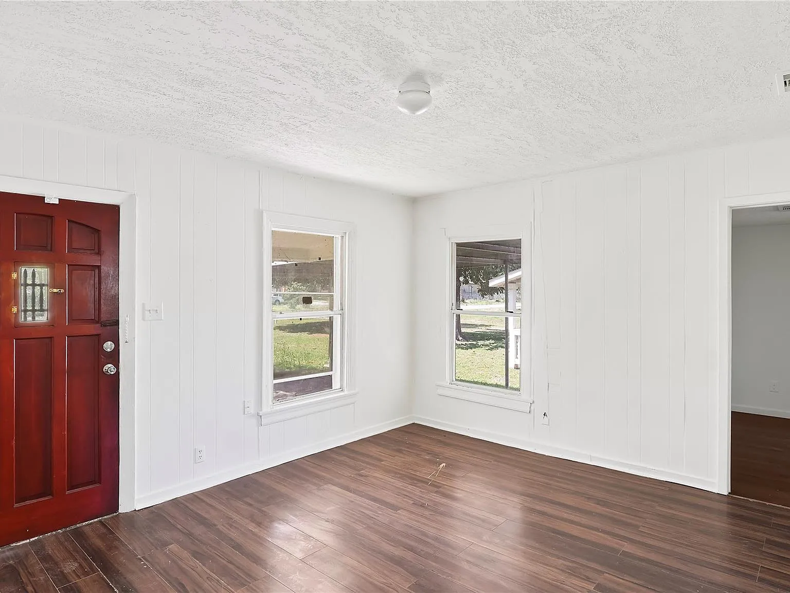 3 bed, 1.0 bath, 857 sqft, $1,450 — Photo 2