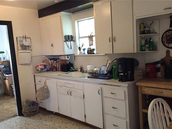 3rd image of 1805 E Fairhaven Ave